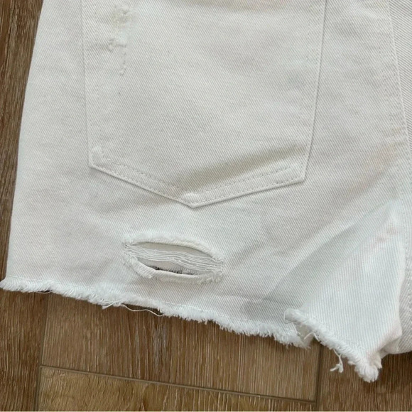 Honey Punch Women's Distressed Frayed Hem White Jean Shorts Size L NWT - Picture 9 of 10